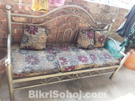 ব্যবহৃত লোহার ৫ পিসের সোফা কুশন,ফোম সহ